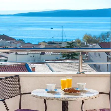 Apartment Cozy Apartment In Baska Voda