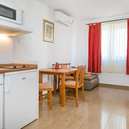 Cozy Apartment In Baska Voda Apartment *