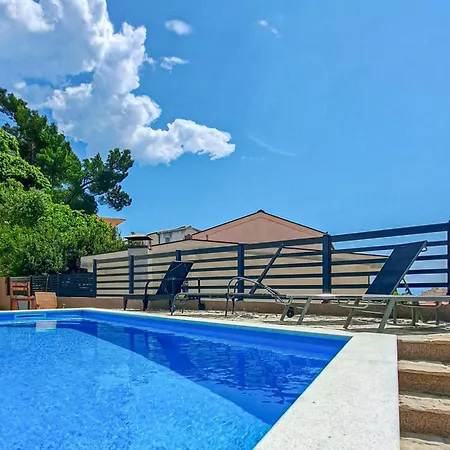 Cozy Apartment In Baska Voda Apartment *
